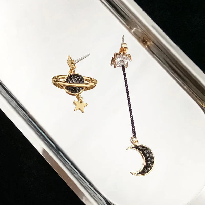Boucles d'Oreilles Pendantes Croissant de Lune et Astres