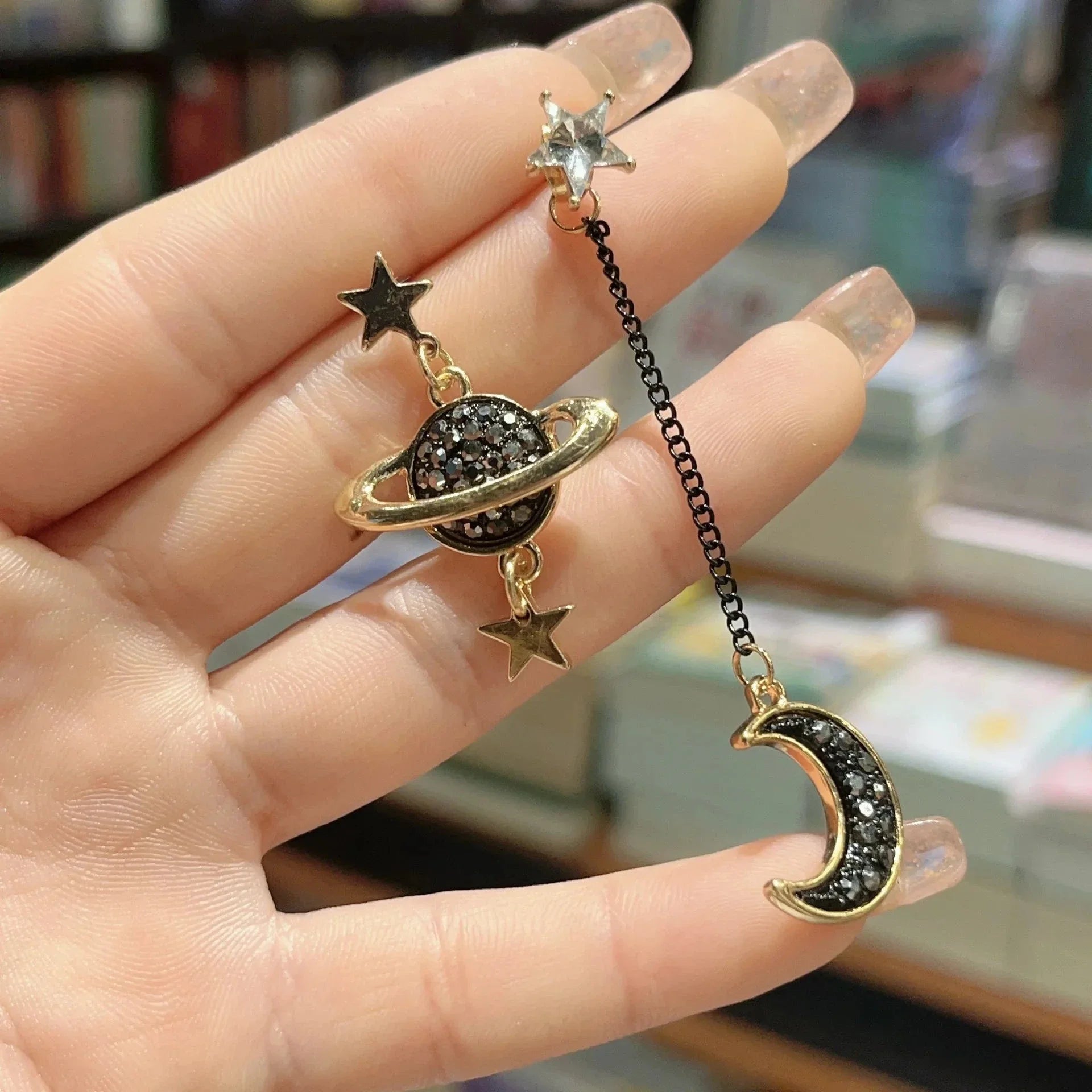 Boucles d'Oreilles Pendantes Croissant de Lune et Astres