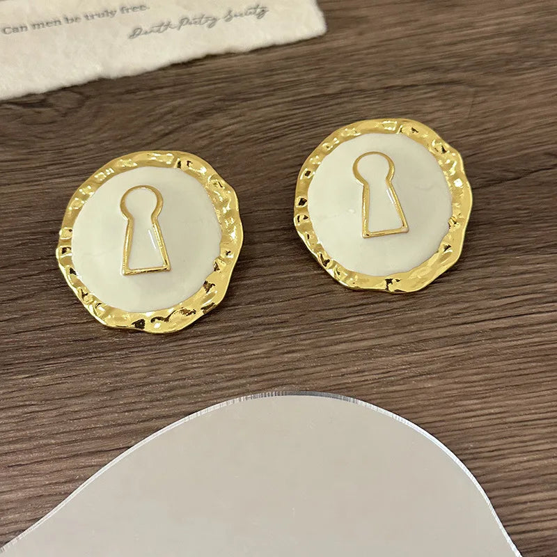 Pendientes redondos con llave / cerradura