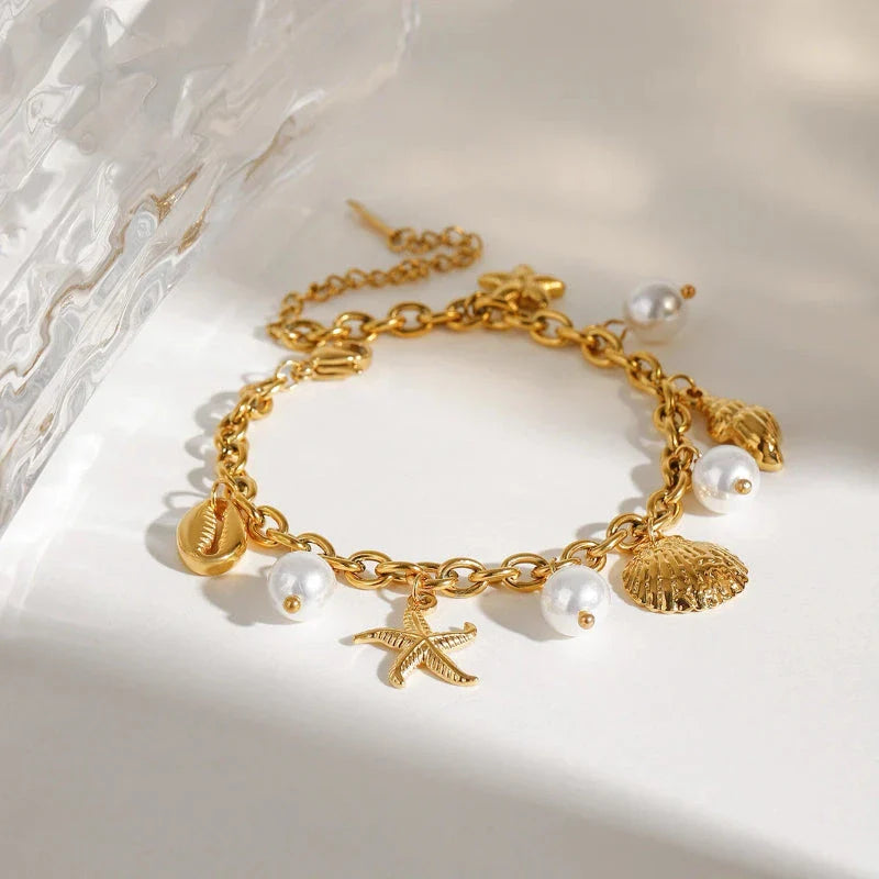 Pulsera con Conchas y Perlas Blancas