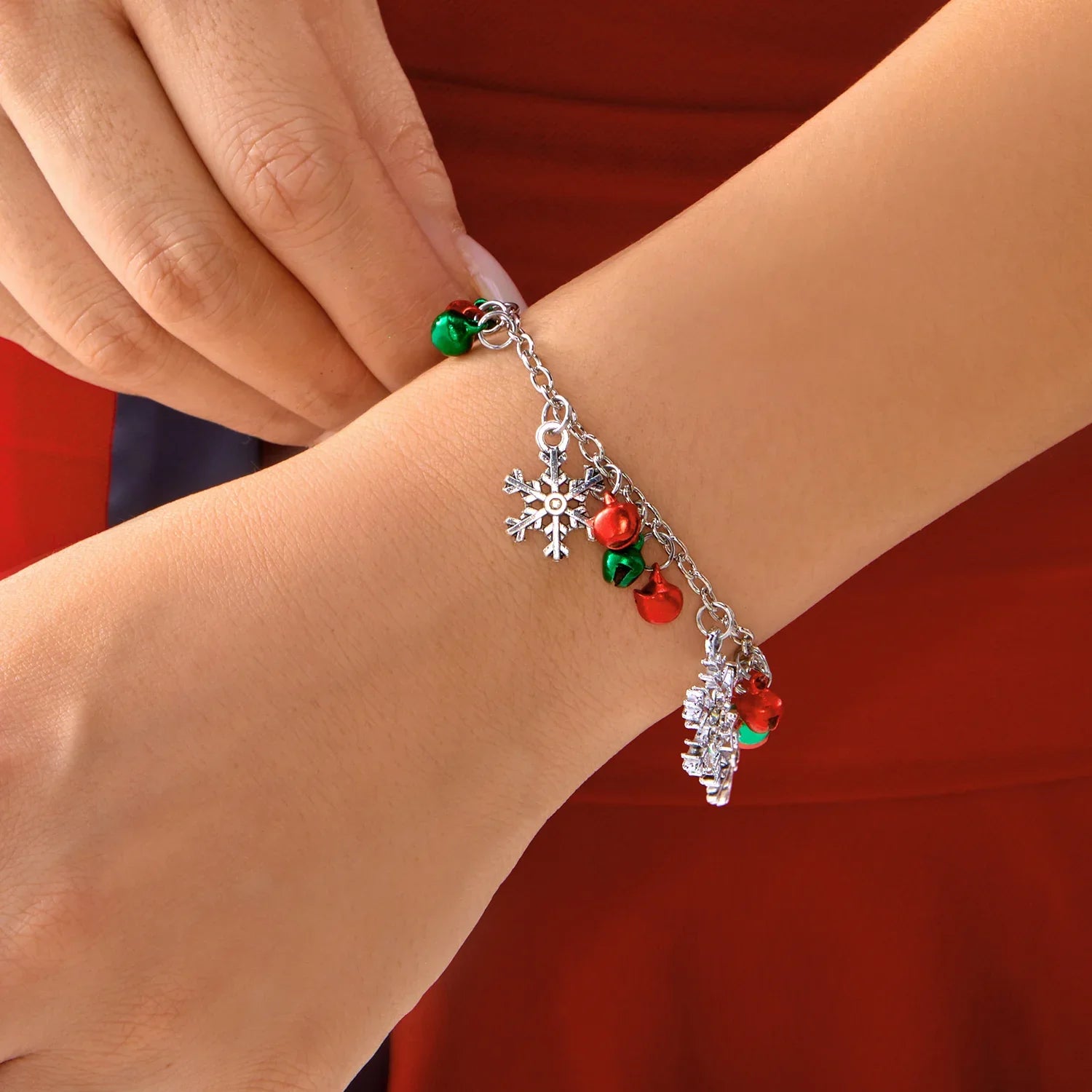 Pulsera con Copos de Nieve y Bolas de Navidad