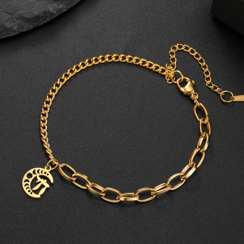 Bracelet avec le symbole juif de protection Chai sur croissant de lune or