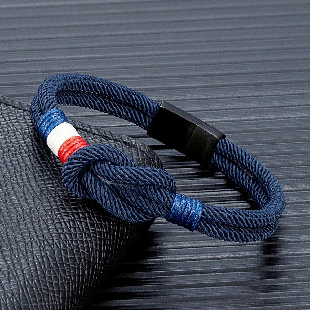 Bracelet with nautical knot in rope