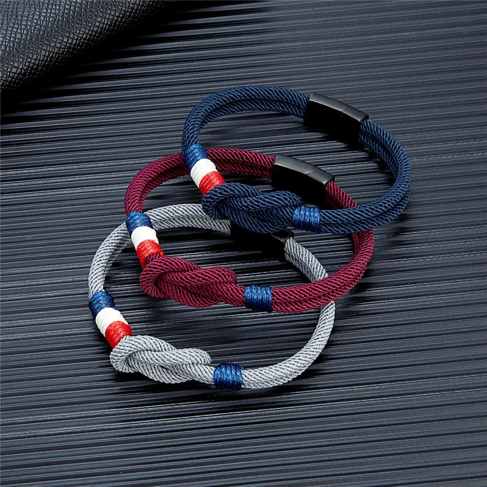 Bracelet with nautical knot in rope
