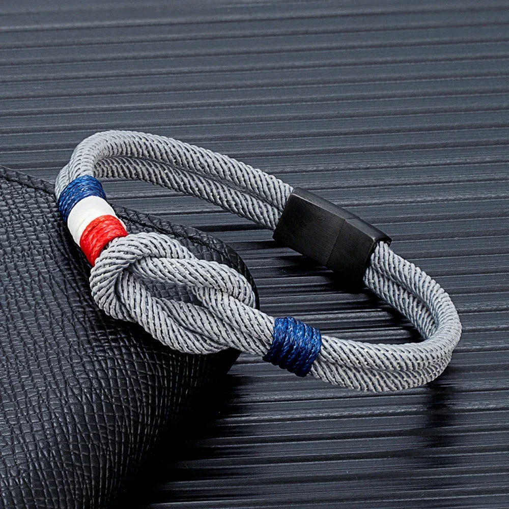Bracelet with nautical knot in rope