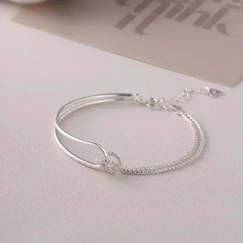 Bracelet avec noeud au style moderne