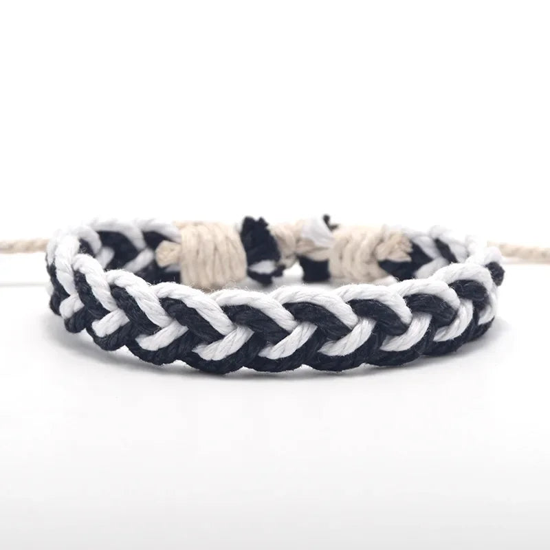 Artisanal Brazilian bracelet in natural colors