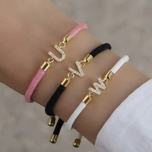 Bracelet coloré avec initiale en strass - lettre