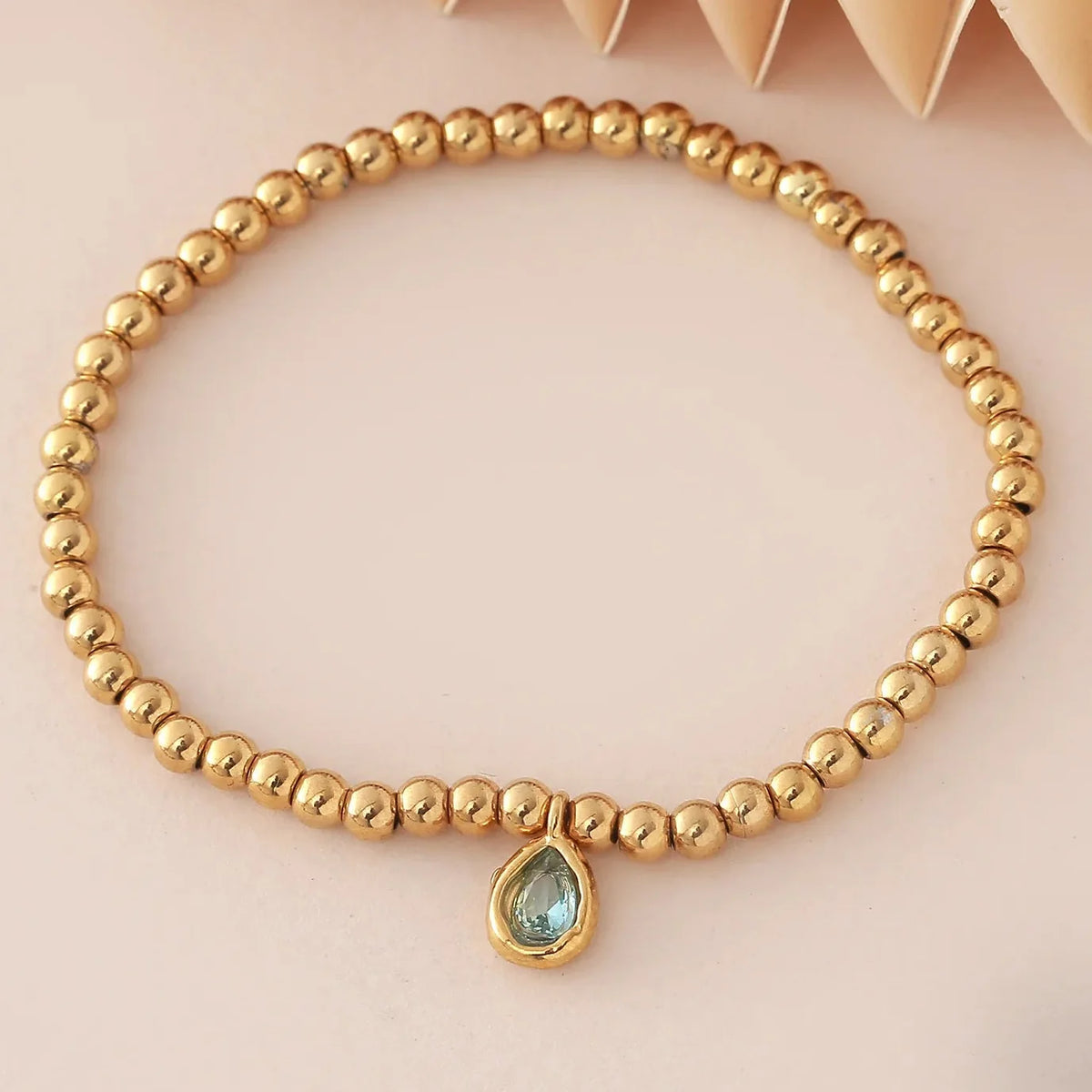 Pulsera dorada con piedra de nacimiento para mujer 