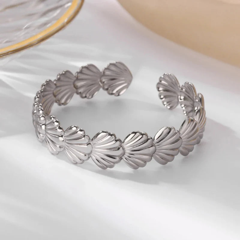 Elegant Shells Starfish and Scallop Scallop Silver Bracelet