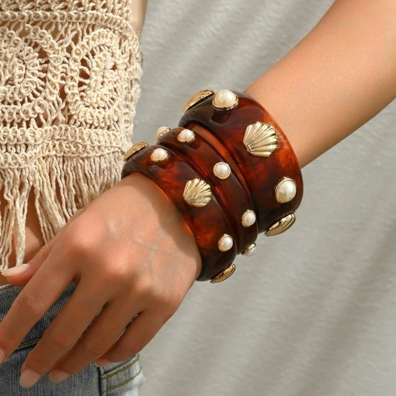 Resin bracelet with shell