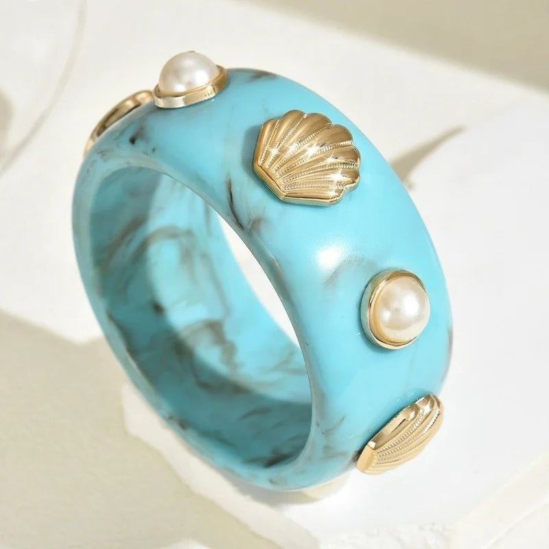 Resin bracelet with shell
