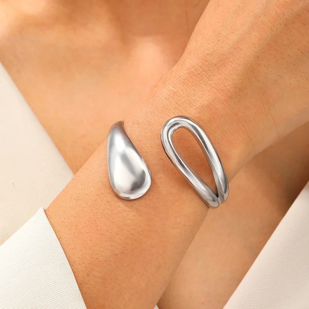 Elegant Curb Chain Bracelet with Water Drop Silver