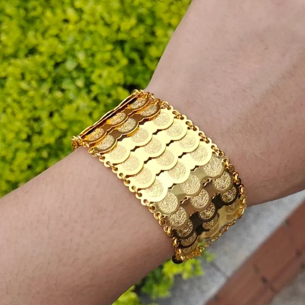 Women's bracelet with Arabic-inspired design