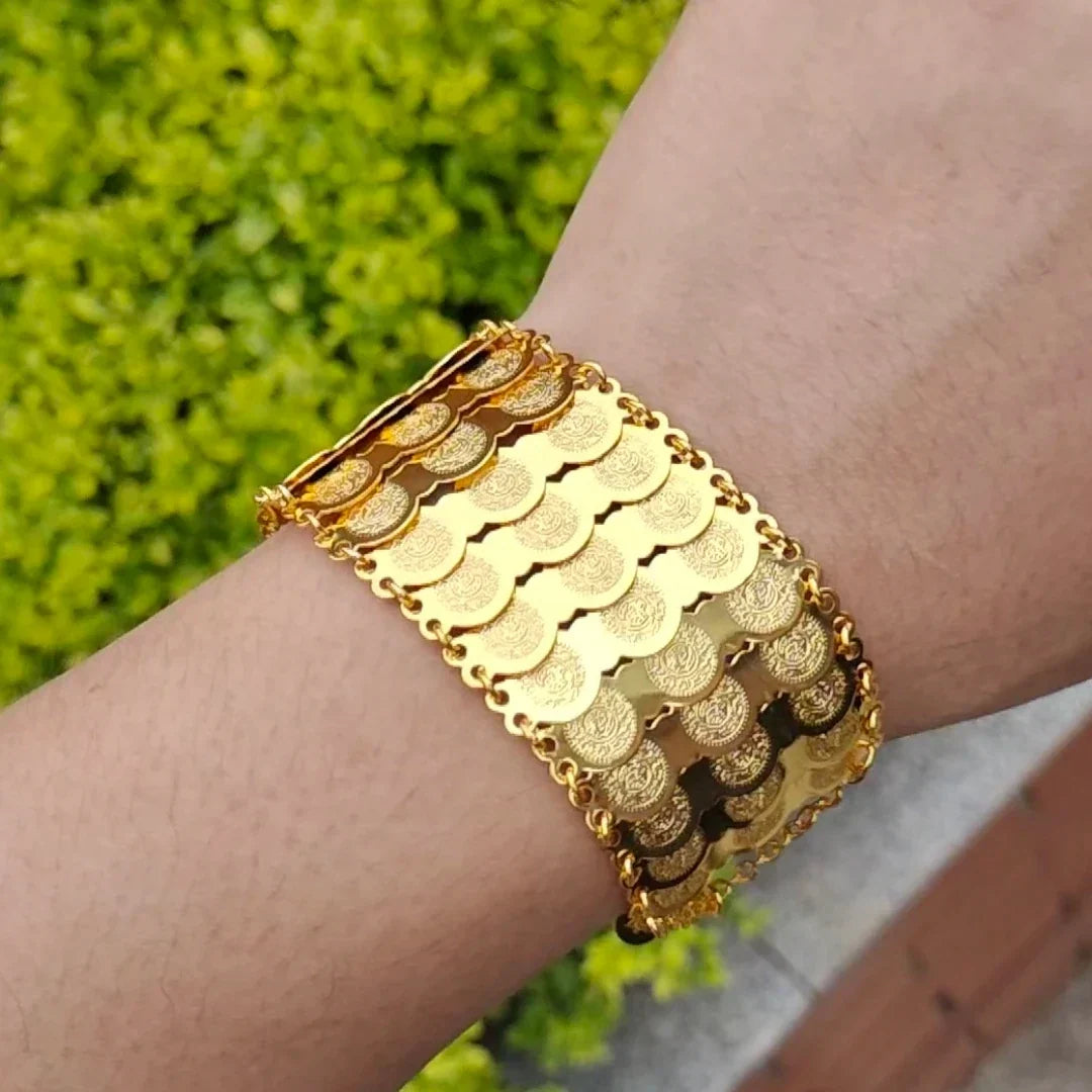 Women's bracelet with Arabic-inspired design