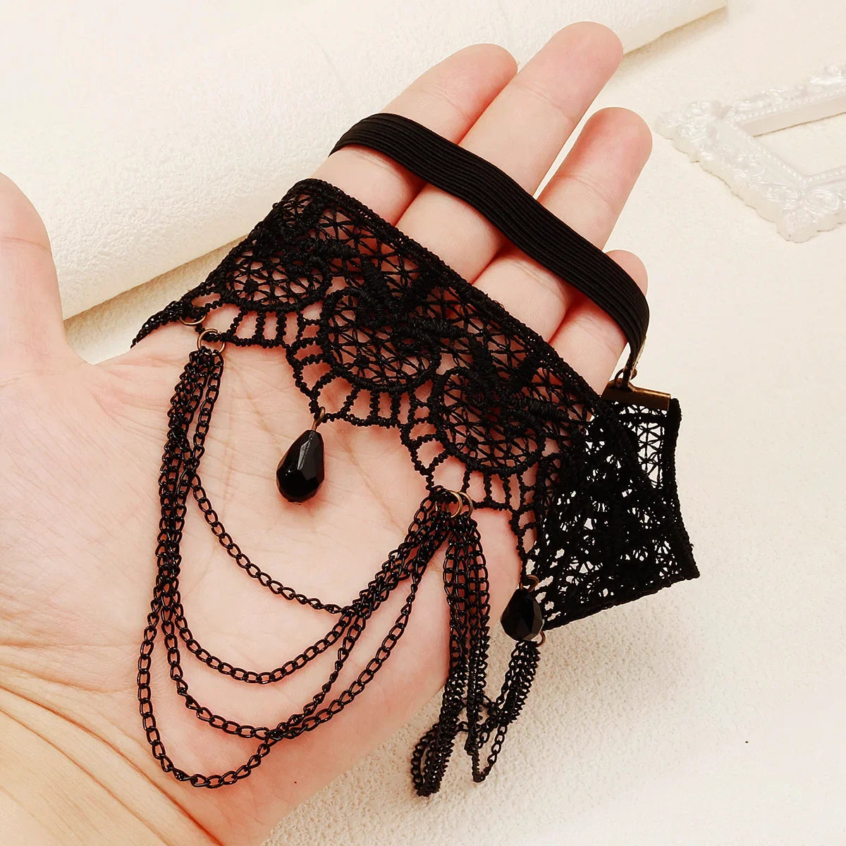 Chaîne de cuisse en dentelle noire - bijou de jambe pour femme