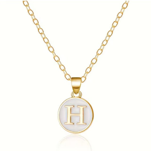 Collier avec pendentif blanc initiale - lettre