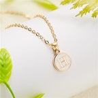 Collar con colgante blanco inicial - letra 