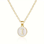 Collier avec pendentif blanc initiale - lettre