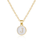 Collar con colgante blanco inicial - letra 