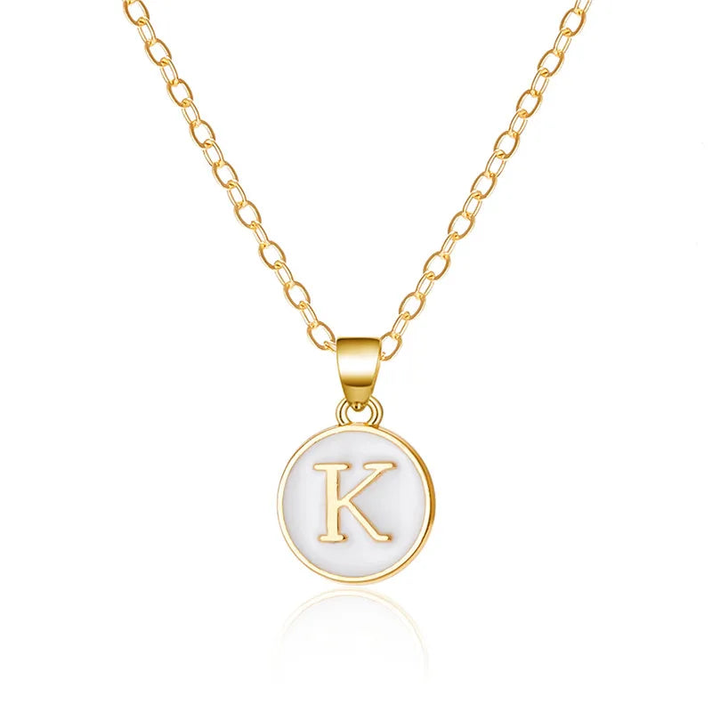 Collar con colgante blanco inicial - letra 