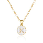 Collar con colgante blanco inicial - letra 