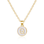 Collar con colgante blanco inicial - letra 