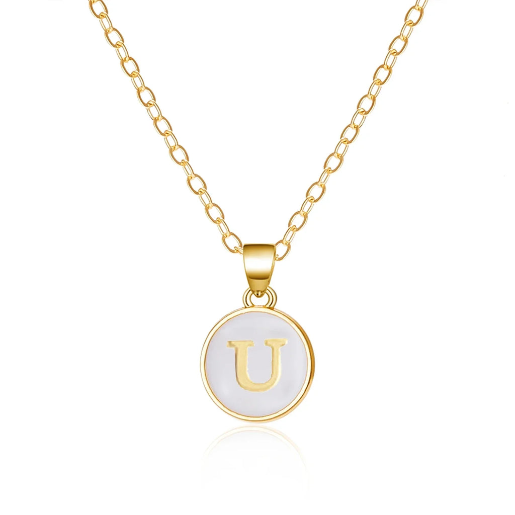 Collier avec pendentif blanc initiale u
