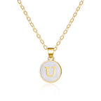 Collier avec pendentif blanc initiale u
