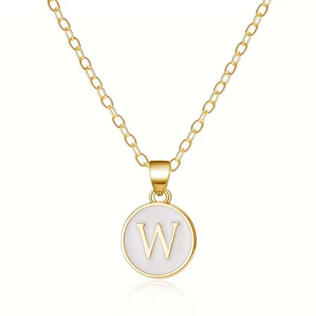 Collier avec pendentif blanc initiale - lettre