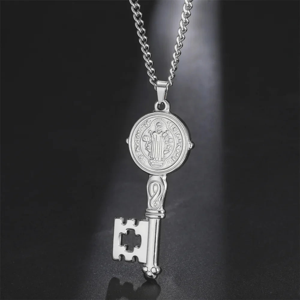 Collier avec pendentif clef catholique argent