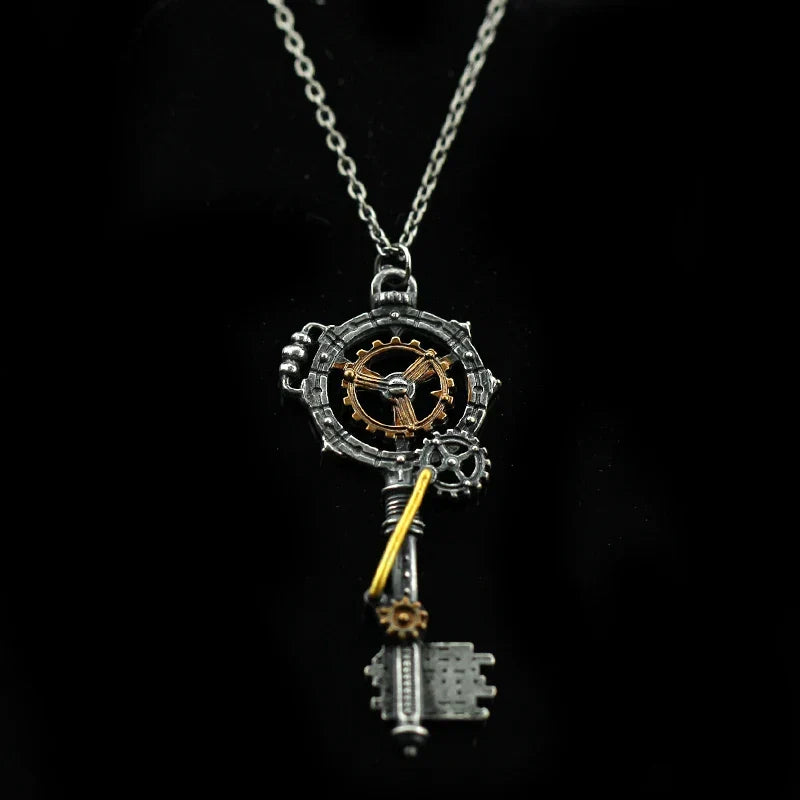 Collier avec pendentif clef engrenage