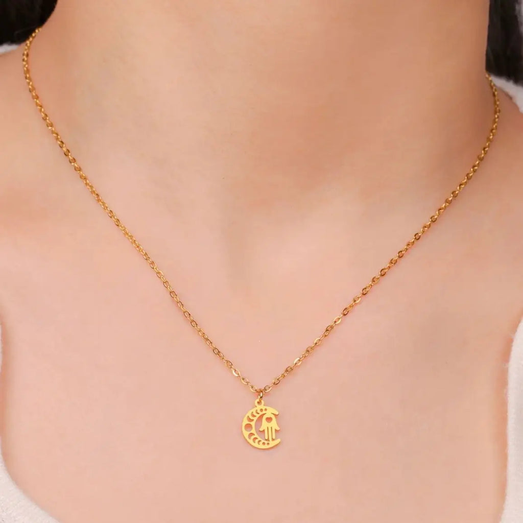 Collier avec pendentif islamique croissant de lune et main de Fatma arabe or