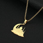 Collier avec pendentif d'une mosquée sur croissant de lune arabe islam musulman or