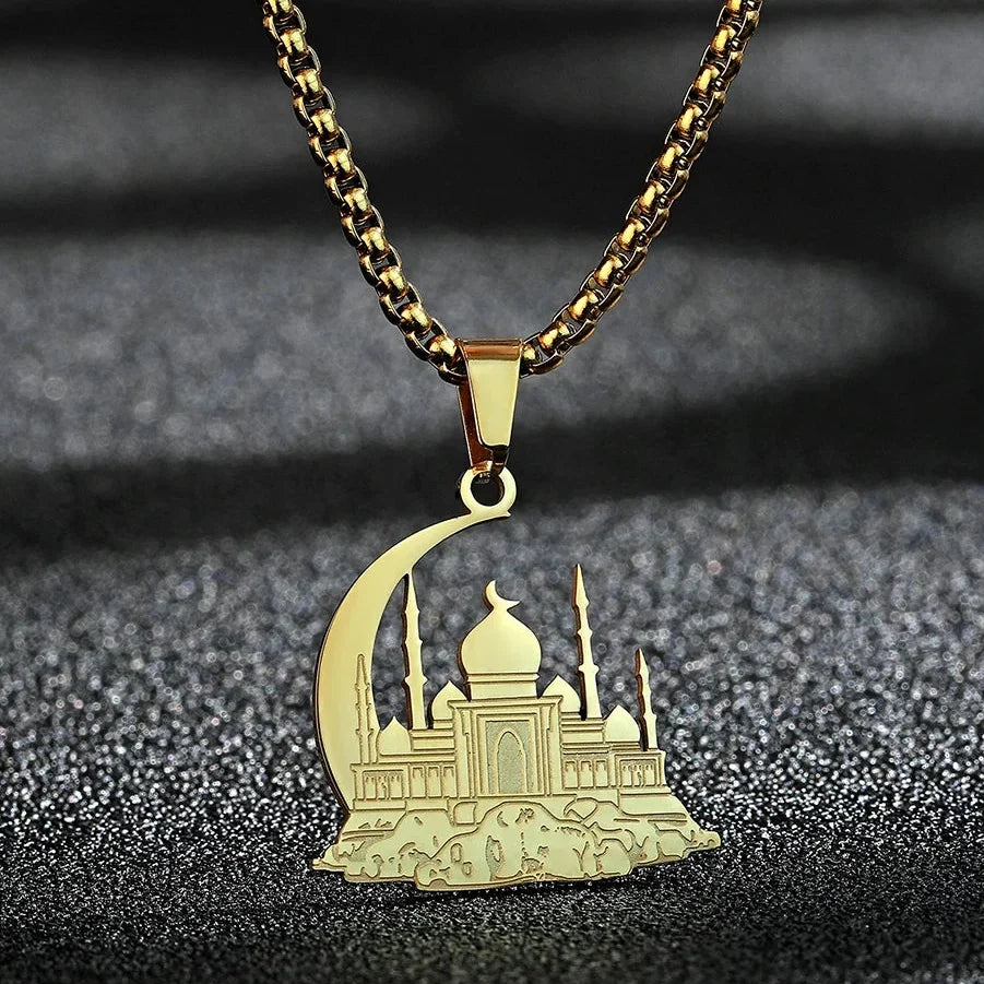 Collar con colgante de una mezquita sobre media luna árabe 