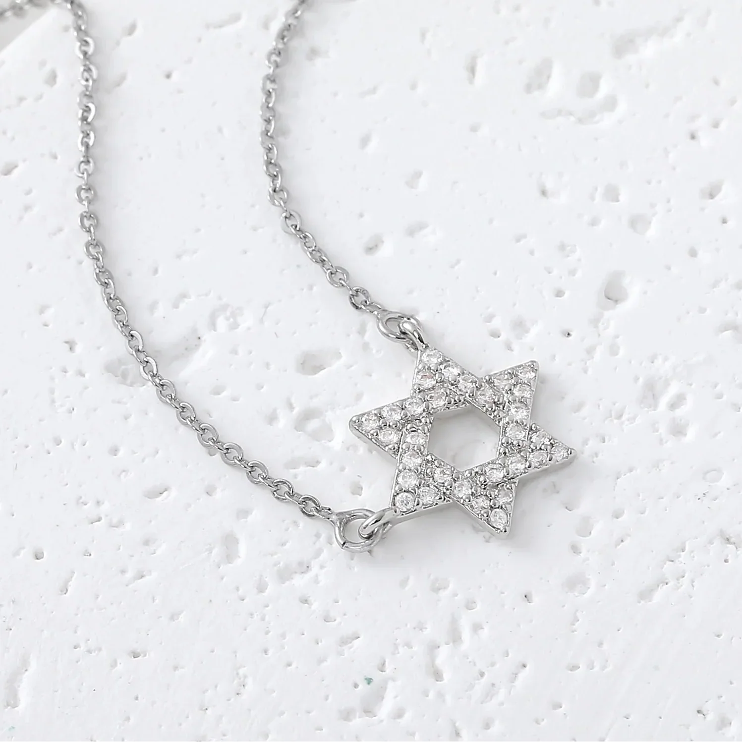 Collier avec pendentif de l'étoile de David en strass symbole juif argent