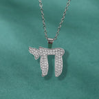 Collier avec pendentif en strass du symbole de vie juive Chai argent