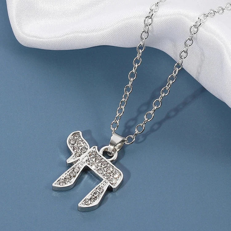 Collar con colgante de strass del símbolo de vida judía Chai 