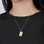 Collar con Colgante de Sobre en oro