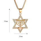Collier avec pendentif étoile de David et symbole de l'identité juive Menorah