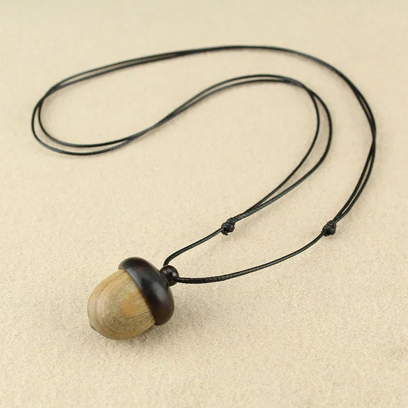 Collier avec Pendentif Gland en Bois beige