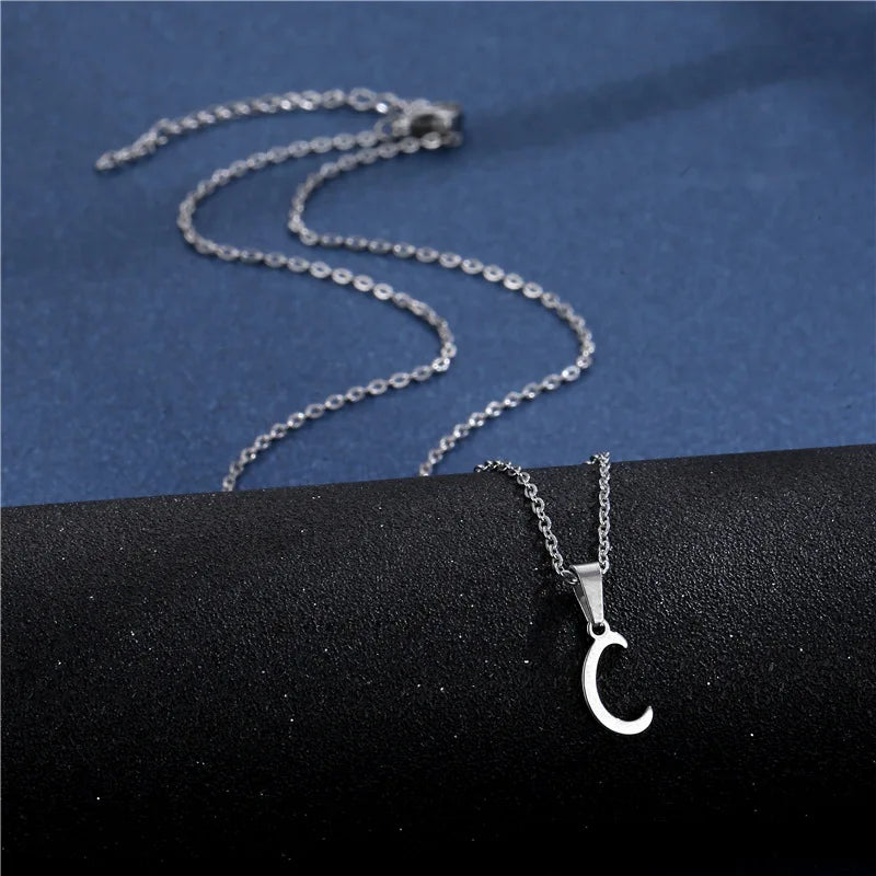 Collar con colgante inicial plateado - letra 