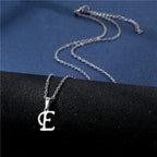 Collar con colgante inicial plateado - letra 