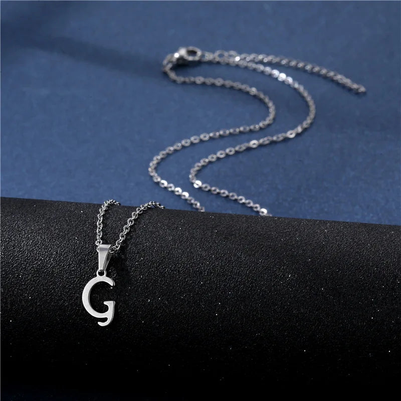 Collar con colgante inicial plateado - letra 