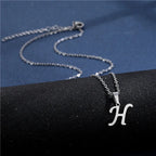 Collar con colgante inicial plateado - letra 