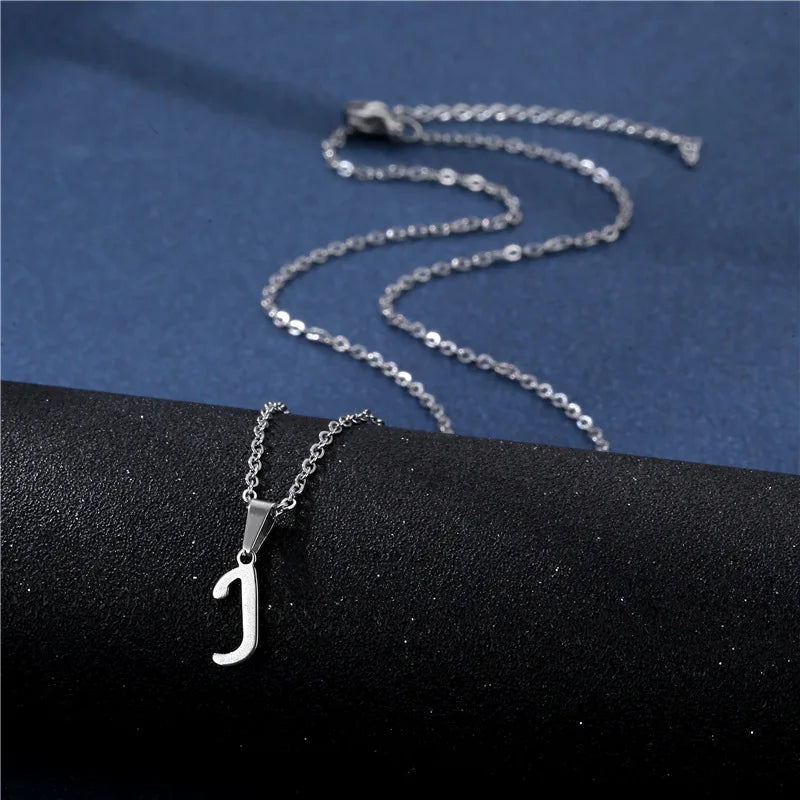 Collar con colgante inicial plateado - letra 