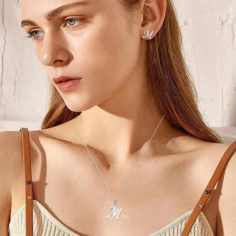 Collar con colgante inicial plateado - letra 