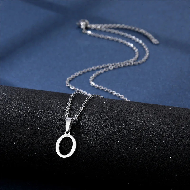 Collar con colgante inicial plateado - letra 