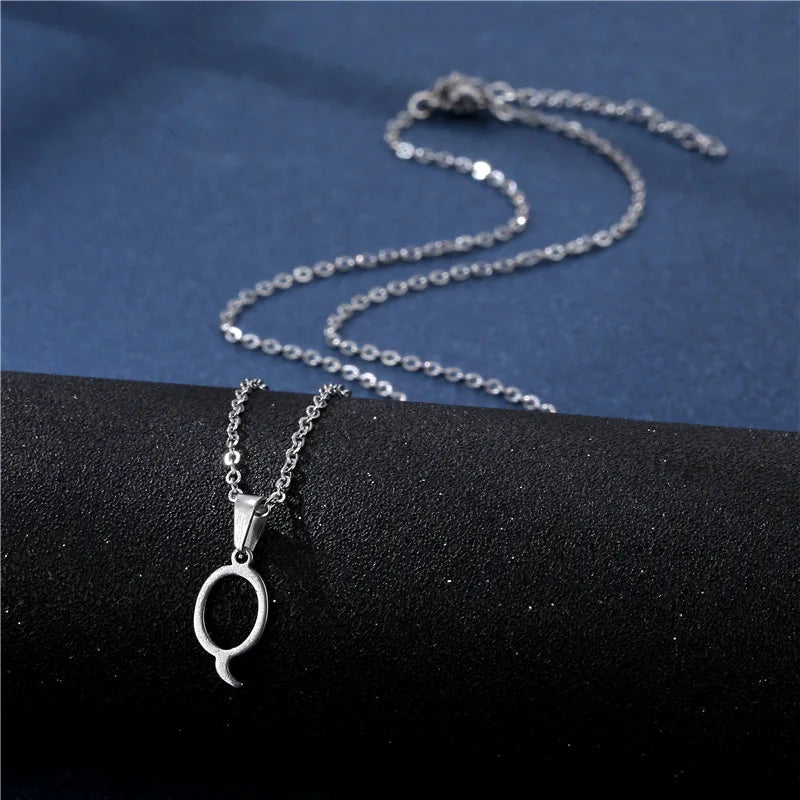 Collier personnalisé avec pendentif initiale q
