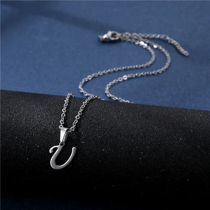 Collar con colgante inicial plateado - letra 